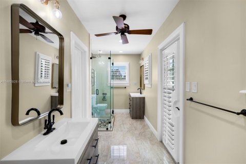 Villa ou maison à vendre à Coral Gables, Floride: 5 chambres, 374.3 m2 № 827516 - photo 15