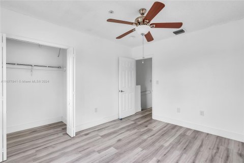 Condo in Hialeah, Florida, 2 bedrooms  № 1404240 - photo 25