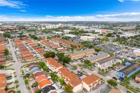 Condo in Hialeah, Florida, 2 bedrooms  № 1404240 - photo 8