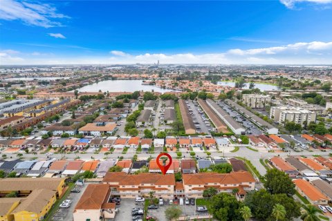 Condominio en venta en Hialeah, Florida, 2 dormitorios, 83.61 m2 № 1404240 - foto 3