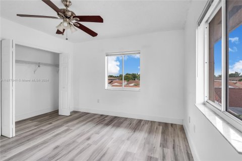 Condo in Hialeah, Florida, 2 bedrooms  № 1404240 - photo 26