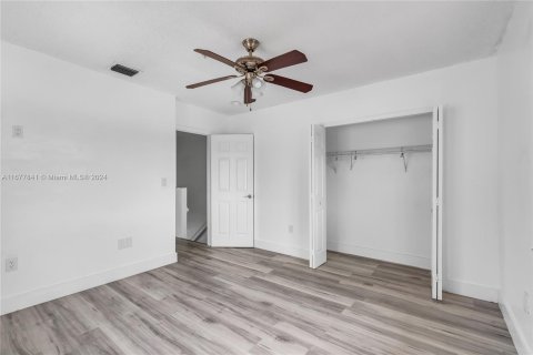 Condo in Hialeah, Florida, 2 bedrooms  № 1404240 - photo 22