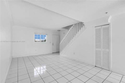 Condo in Hialeah, Florida, 2 bedrooms  № 1404240 - photo 18