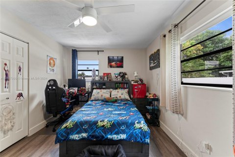 Casa en venta en Miami, Florida, 4 dormitorios, 163.88 m2 № 1404332 - foto 9