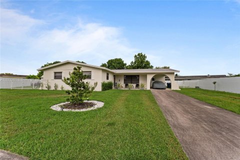 Villa ou maison à vendre à Miami, Floride: 4 chambres, 163.88 m2 № 1404332 - photo 2