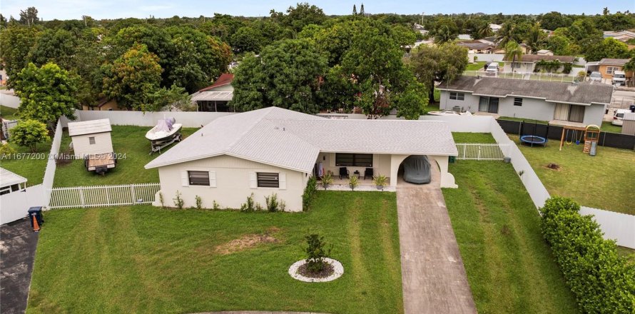 Villa ou maison à Miami, Floride 4 chambres, 163.88 m2 № 1404332