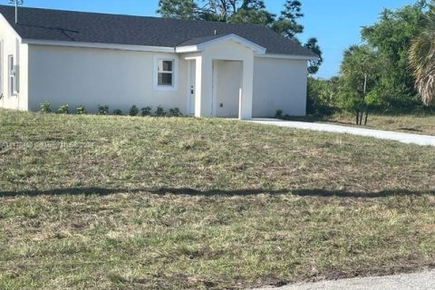 House in LaBelle, Florida 3 bedrooms, 106.84 sq.m. № 1138519 - photo 1