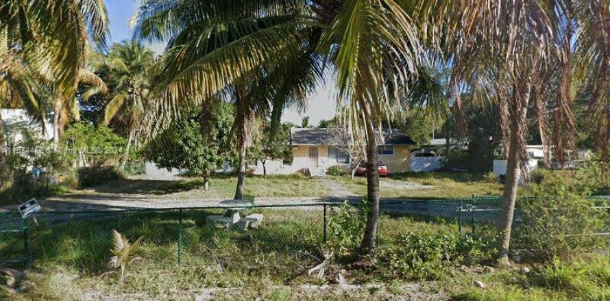 Commercial property in North Palm Beach, Florida 197.88 sq.m. № 1138522