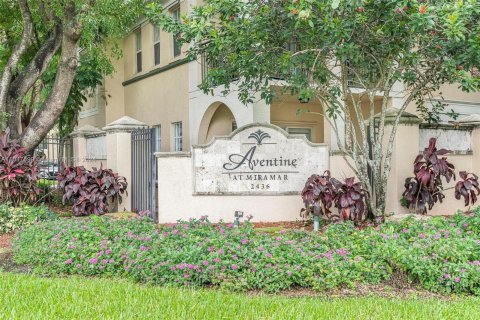 Copropriété à vendre à Miramar, Floride: 3 chambres, 107.77 m2 № 1330207 - photo 23