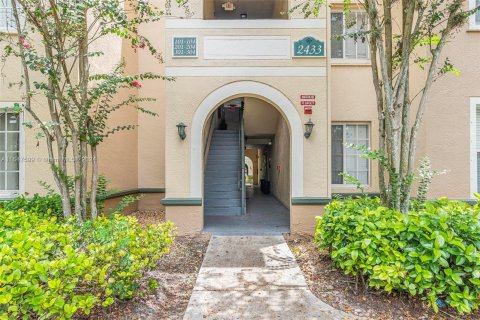 Copropriété à vendre à Miramar, Floride: 3 chambres, 107.77 m2 № 1330207 - photo 1