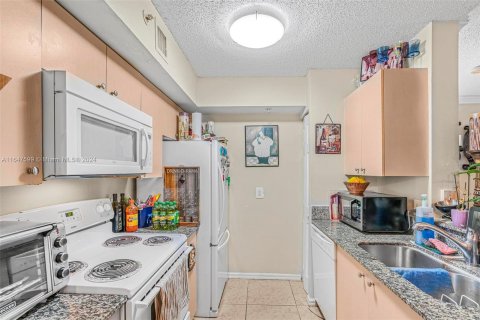 Condo in Miramar, Florida, 3 bedrooms  № 1330207 - photo 9