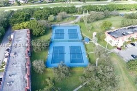 Copropriété à vendre à Pembroke Pines, Floride: 2 chambres, 135.54 m2 № 912478 - photo 7