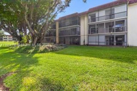 Copropriété à vendre à Pembroke Pines, Floride: 2 chambres, 135.54 m2 № 912478 - photo 1