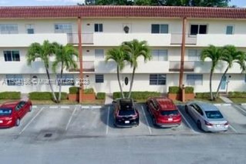 Condominio en venta en Pembroke Pines, Florida, 2 dormitorios, 135.54 m2 № 912478 - foto 2