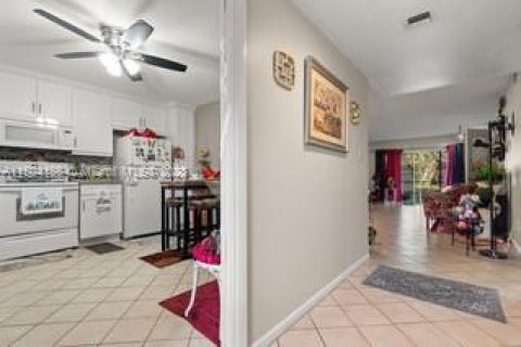 Copropriété à vendre à Pembroke Pines, Floride: 2 chambres, 135.54 m2 № 912478 - photo 10