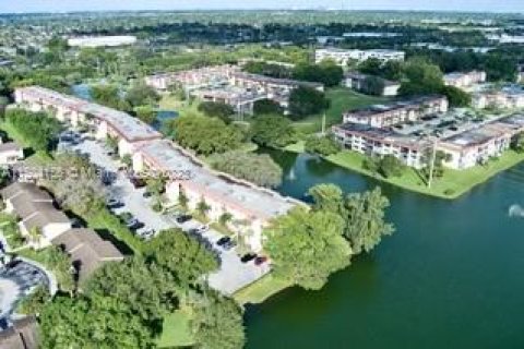 Copropriété à vendre à Pembroke Pines, Floride: 2 chambres, 135.54 m2 № 912478 - photo 5