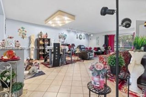 Copropriété à vendre à Pembroke Pines, Floride: 2 chambres, 135.54 m2 № 912478 - photo 17