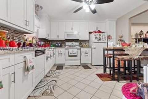 Copropriété à vendre à Pembroke Pines, Floride: 2 chambres, 135.54 m2 № 912478 - photo 12