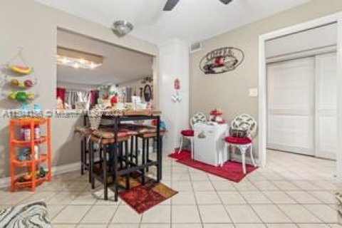 Copropriété à vendre à Pembroke Pines, Floride: 2 chambres, 135.54 m2 № 912478 - photo 15