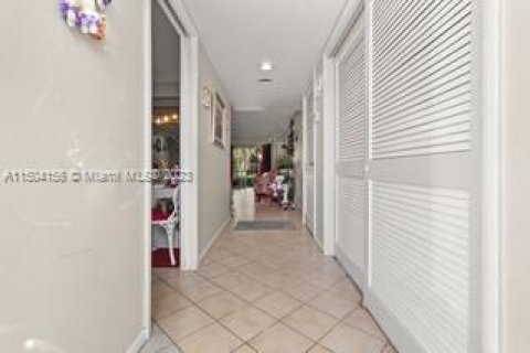 Copropriété à vendre à Pembroke Pines, Floride: 2 chambres, 135.54 m2 № 912478 - photo 9