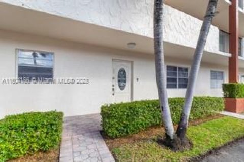 Copropriété à vendre à Pembroke Pines, Floride: 2 chambres, 135.54 m2 № 912478 - photo 3