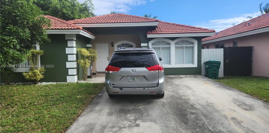 House in Miami Gardens, Florida 4 bedrooms, 153.47 sq.m. № 912486