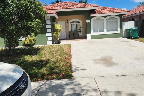 Casa en venta en Miami Gardens, Florida, 4 dormitorios, 153.47 m2 № 912486 - foto 17