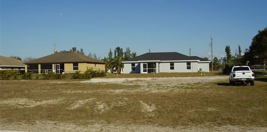 Земельный участок в Кейп-Корал, Флорида № 215235