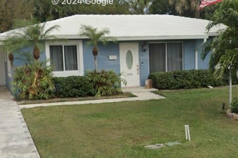 House in Palm Beach Gardens, Florida 3 bedrooms № 1310800 - photo 1