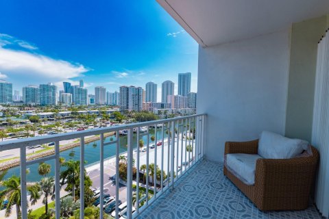 Condo in Sunny Isles Beach, Florida, 1 bedroom  № 1304717 - photo 14