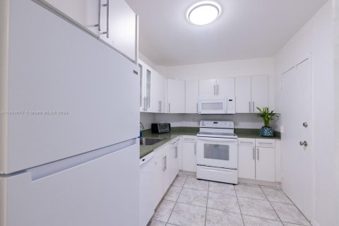 Condo in Sunny Isles Beach, Florida, 1 bedroom  № 1304717 - photo 12