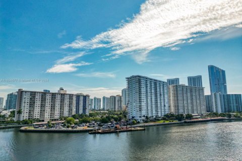 Condo in Sunny Isles Beach, Florida, 1 bedroom  № 1304717 - photo 3