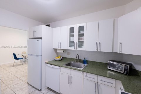 Condo in Sunny Isles Beach, Florida, 1 bedroom  № 1304717 - photo 11