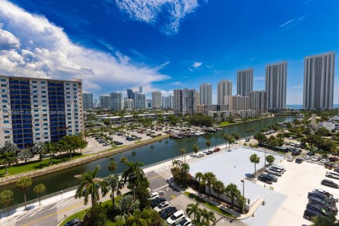 Condominio en venta en Sunny Isles Beach, Florida, 1 dormitorio, 70.79 m2 № 1304717 - foto 2