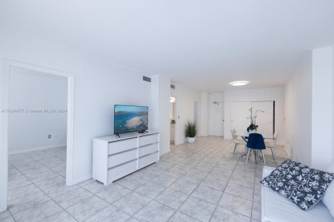 Condo in Sunny Isles Beach, Florida, 1 bedroom  № 1304717 - photo 9