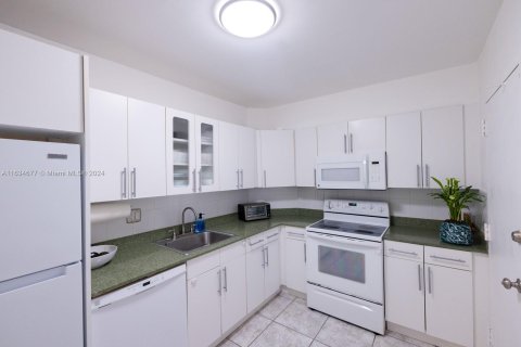 Condo in Sunny Isles Beach, Florida, 1 bedroom  № 1304717 - photo 10