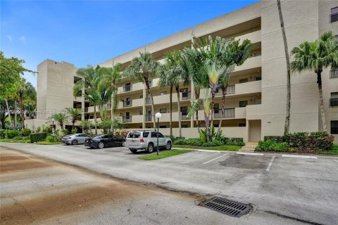 Condo in Coconut Creek, Florida, 2 bedrooms  № 1228916 - photo 1