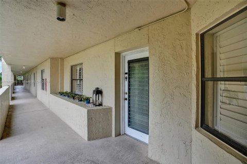 Copropriété à vendre à Coconut Creek, Floride: 2 chambres, 87.33 m2 № 1228916 - photo 4