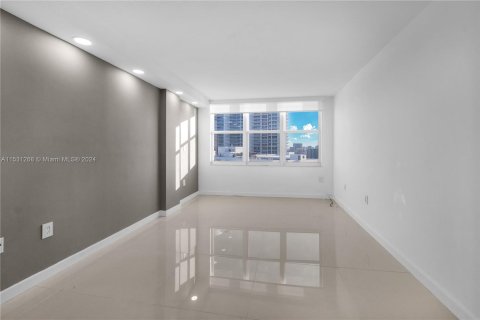 Condo in Hollywood, Florida, 2 bedrooms  № 1002419 - photo 15