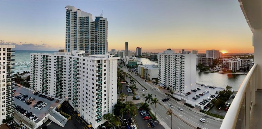 Condo à Hollywood, Floride, 2 chambres  № 1002419