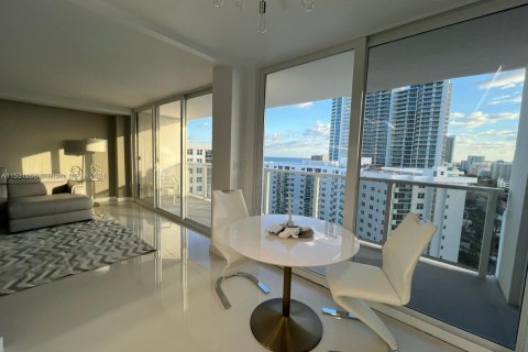 Copropriété à vendre à Hollywood, Floride: 2 chambres, 145.11 m2 № 1002419 - photo 2