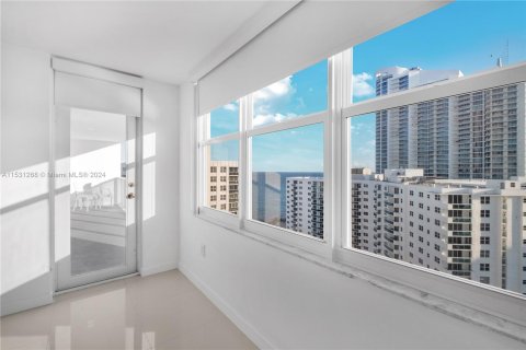 Condominio en venta en Hollywood, Florida, 2 dormitorios, 145.11 m2 № 1002419 - foto 26