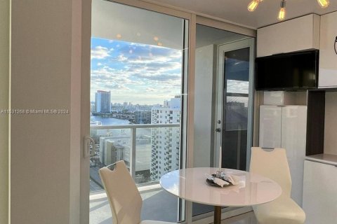 Condominio en venta en Hollywood, Florida, 2 dormitorios, 145.11 m2 № 1002419 - foto 13