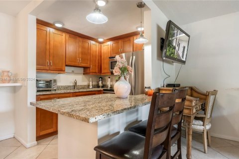 Condo in Deerfield Beach, Florida, 1 bedroom  № 1364120 - photo 12