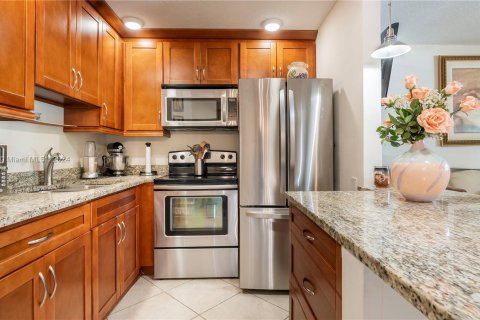 Condo in Deerfield Beach, Florida, 1 bedroom  № 1364120 - photo 11