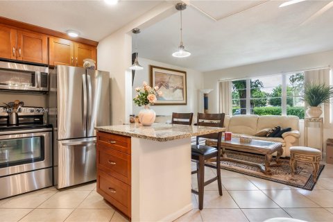 Condo in Deerfield Beach, Florida, 1 bedroom  № 1364120 - photo 10