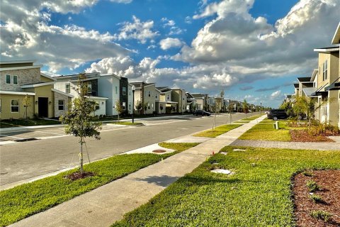 House in Davenport, Florida 5 bedrooms, 201.32 sq.m. № 1366625 - photo 3