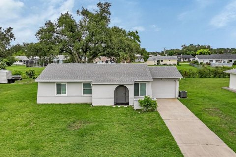 Villa ou maison à vendre à North Port, Floride: 2 chambres, 84.73 m2 № 1276935 - photo 1