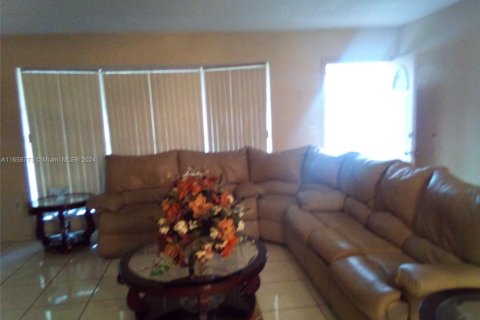 House in Miramar, Florida 3 bedrooms, 121.05 sq.m. № 1366965 - photo 7