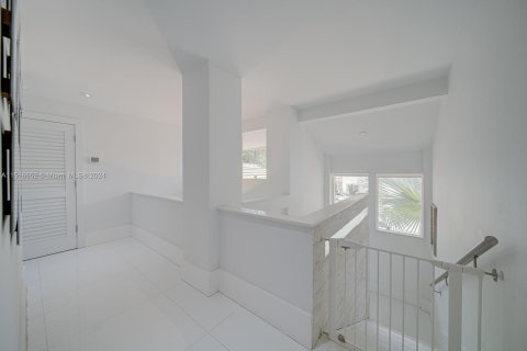 House in Doral, Florida 4 bedrooms, 306.02 sq.m. № 956151 - photo 26